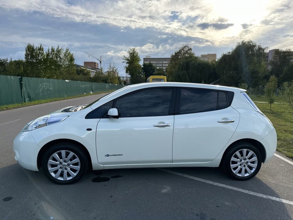 Nissan Leaf 24kw їде 110-120км 9палок! Ціна до 25.10