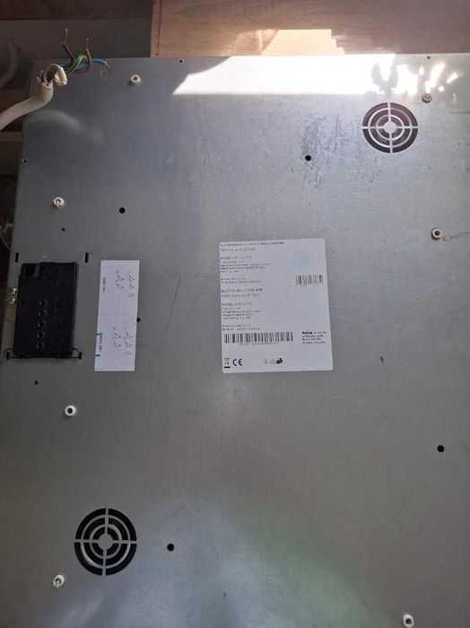 Płyta indukcyjna Amica PI6512TFN - Ukruszony narożnik