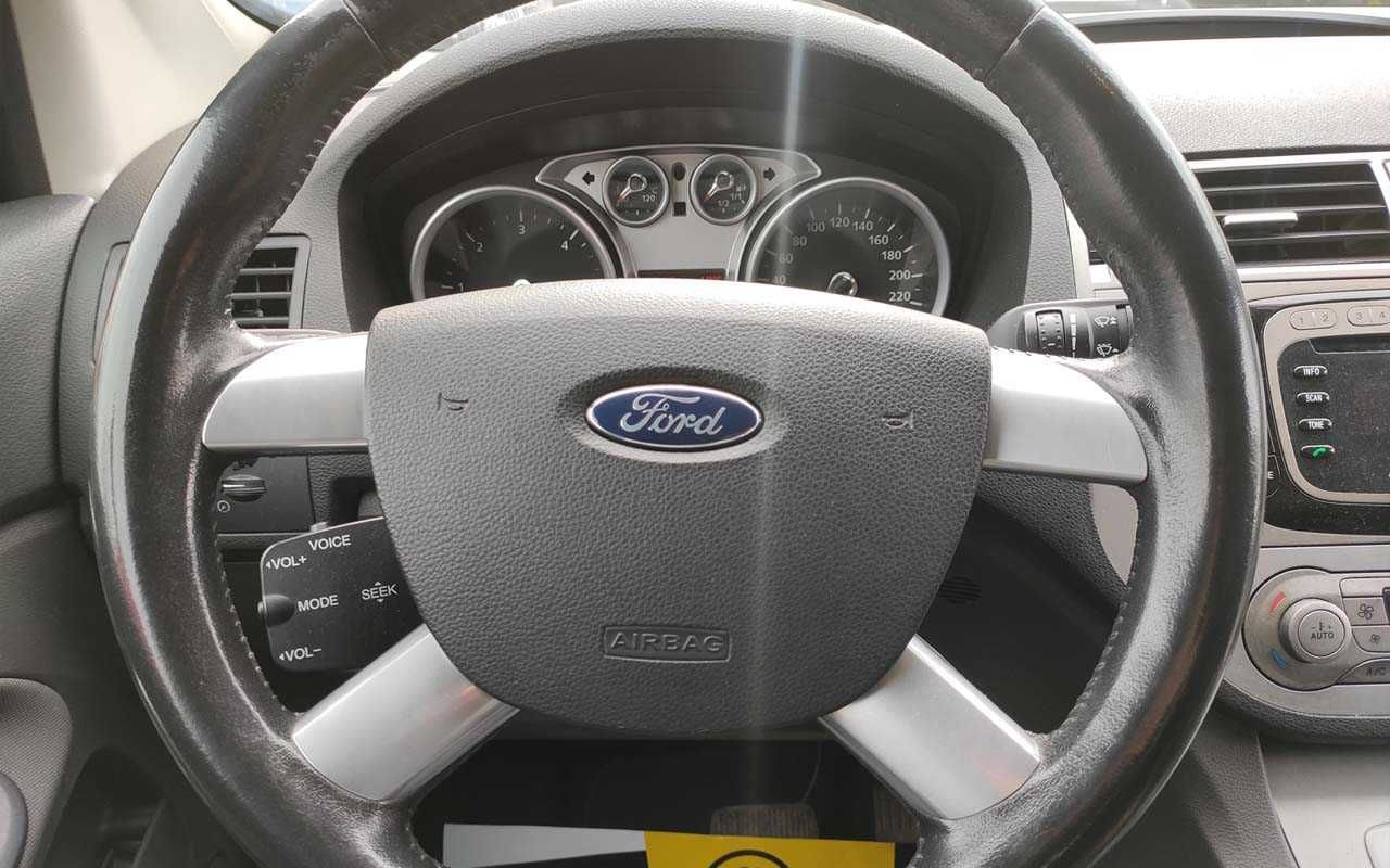 Ford Kuga 2010 року