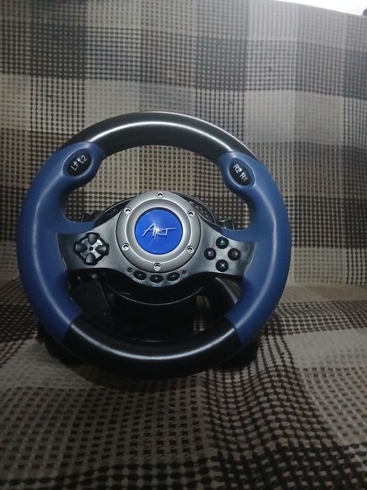 Ігровий руль з педалями