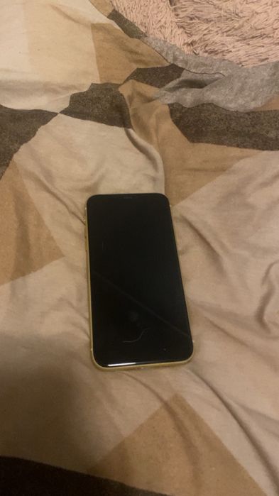 Iphone 11 zolty 73% kondycji bateri