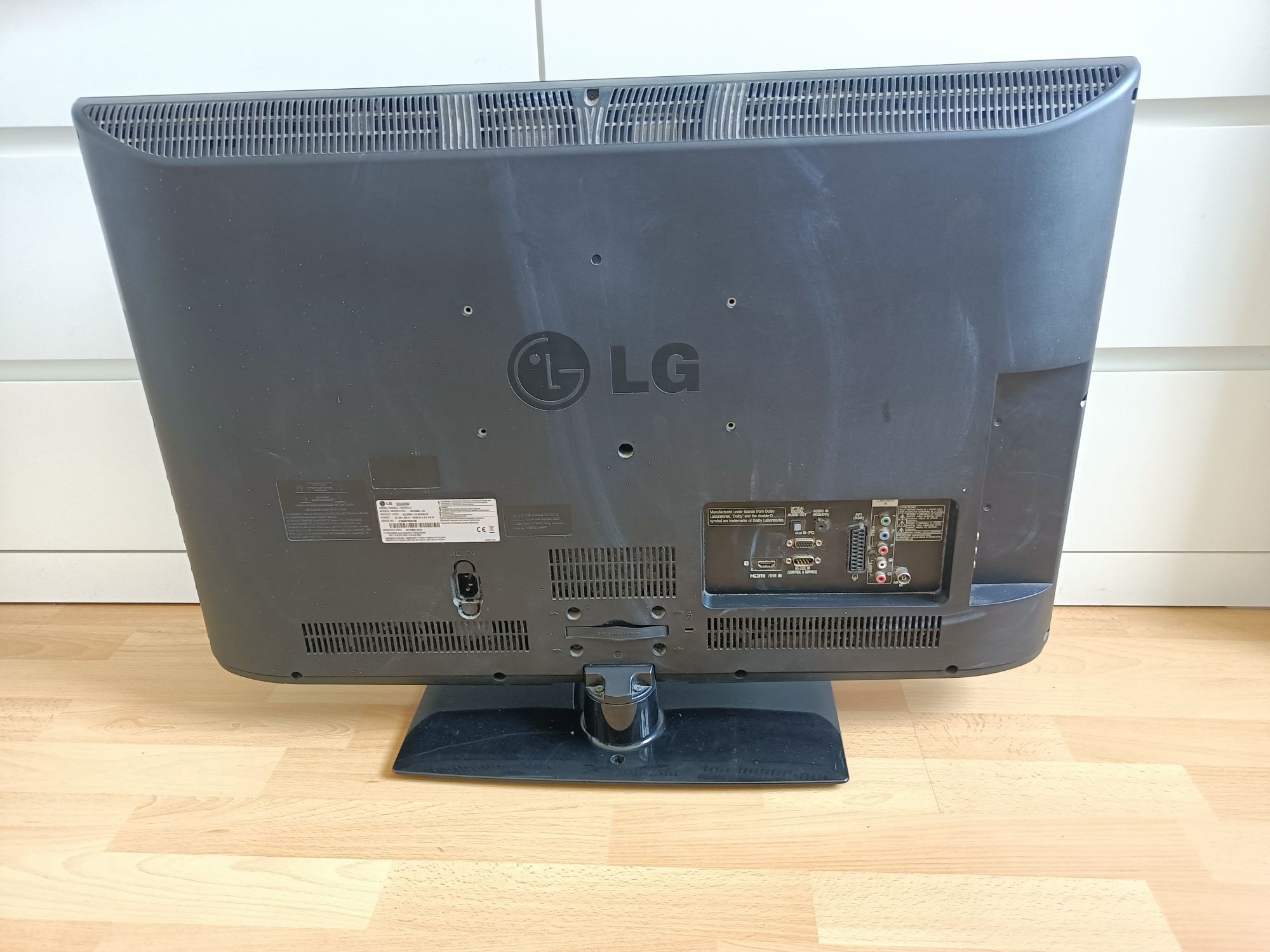 Telewizor LG 32LD350 + dekoder DVB-T2/HEVC