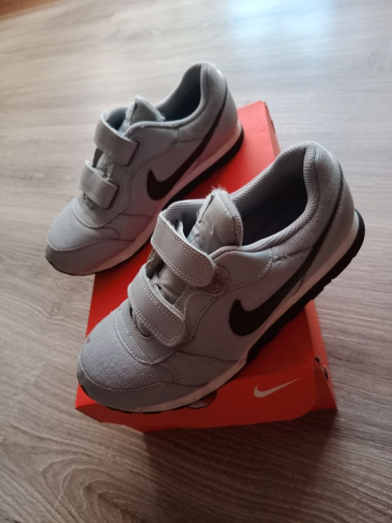 Buty sportowe Nike rozmiar 34