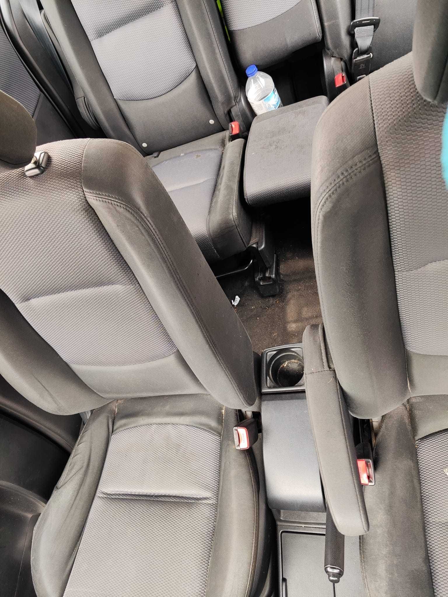 MAZDA 5, 7 lugares a diesel - junta da colaça avariada