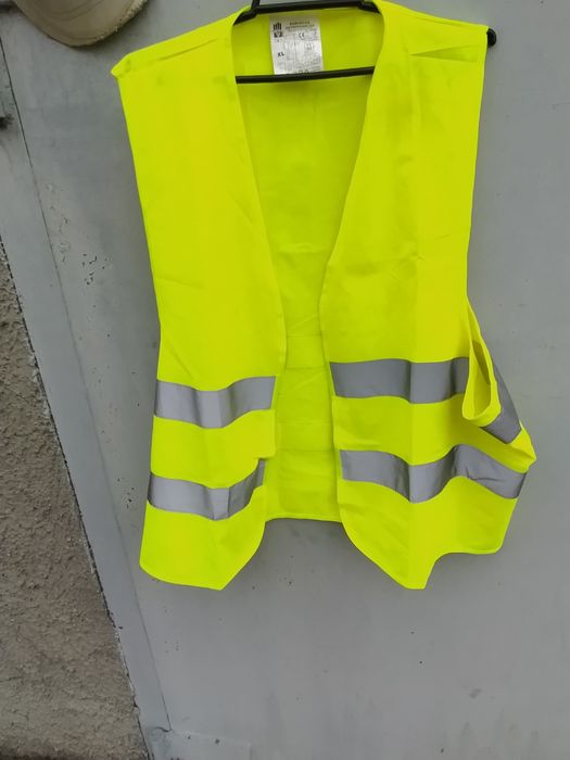 Жилет светоотражающий на липучке новый