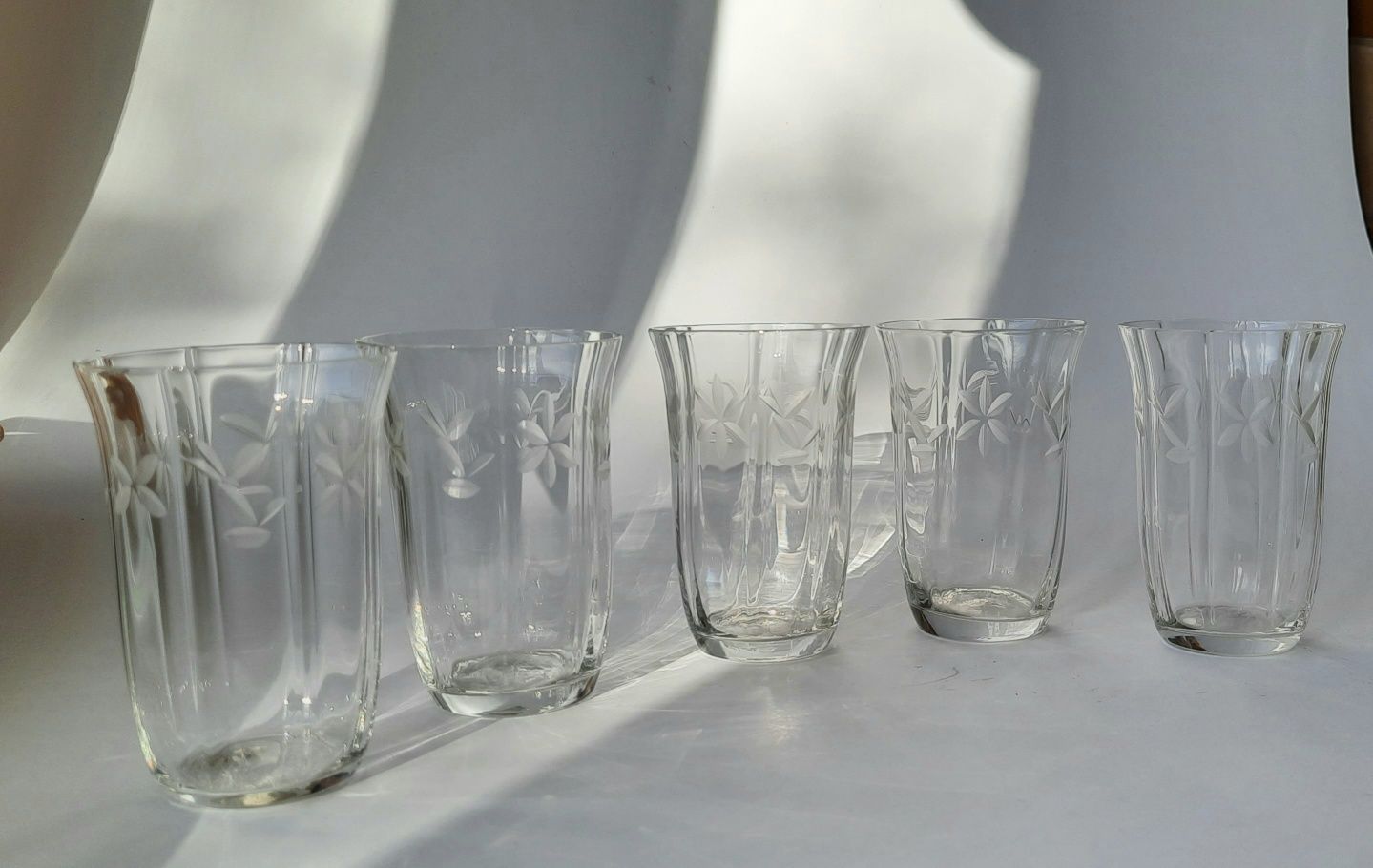 Zabytkowe szklanki - szkło ręcznie rżnięte  - 5 szt. - antyk