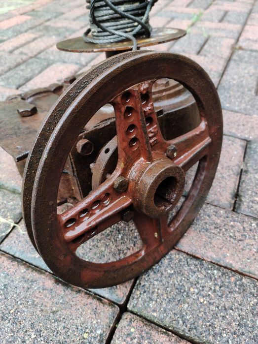 Przekładnia z wyciągarką i kołem pasowym