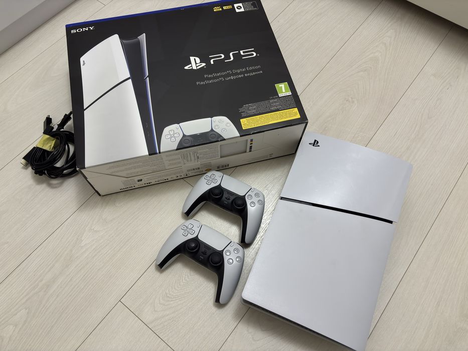 Sony playstation 5 slim digital edition на 1 терабайт.