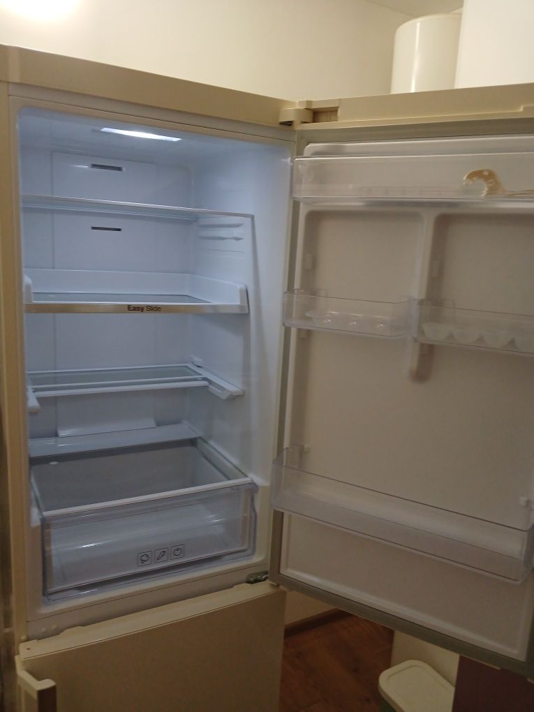 Продам  холодильник Samsung No Frost .