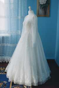Продається весільне плаття,більше фото можу скинути в приват.