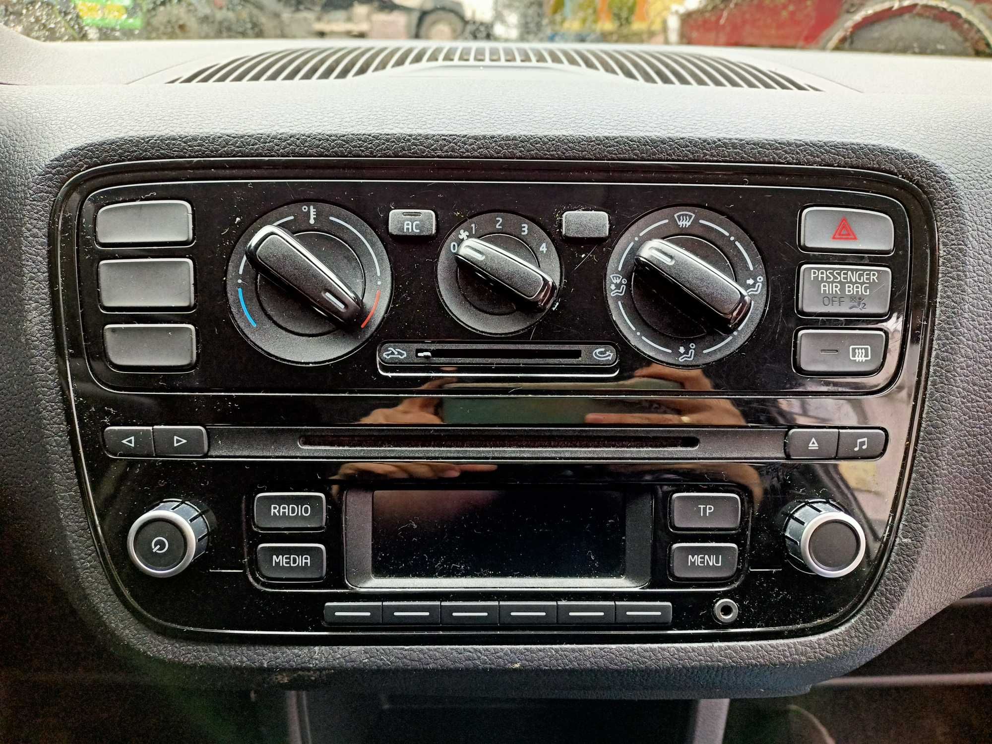 radio CD 1S0.0351.56H Panel klimatyzacji Volkswagen Up Citigo KOD