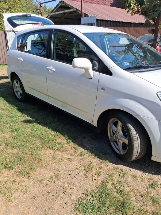 Тойота Королла версо