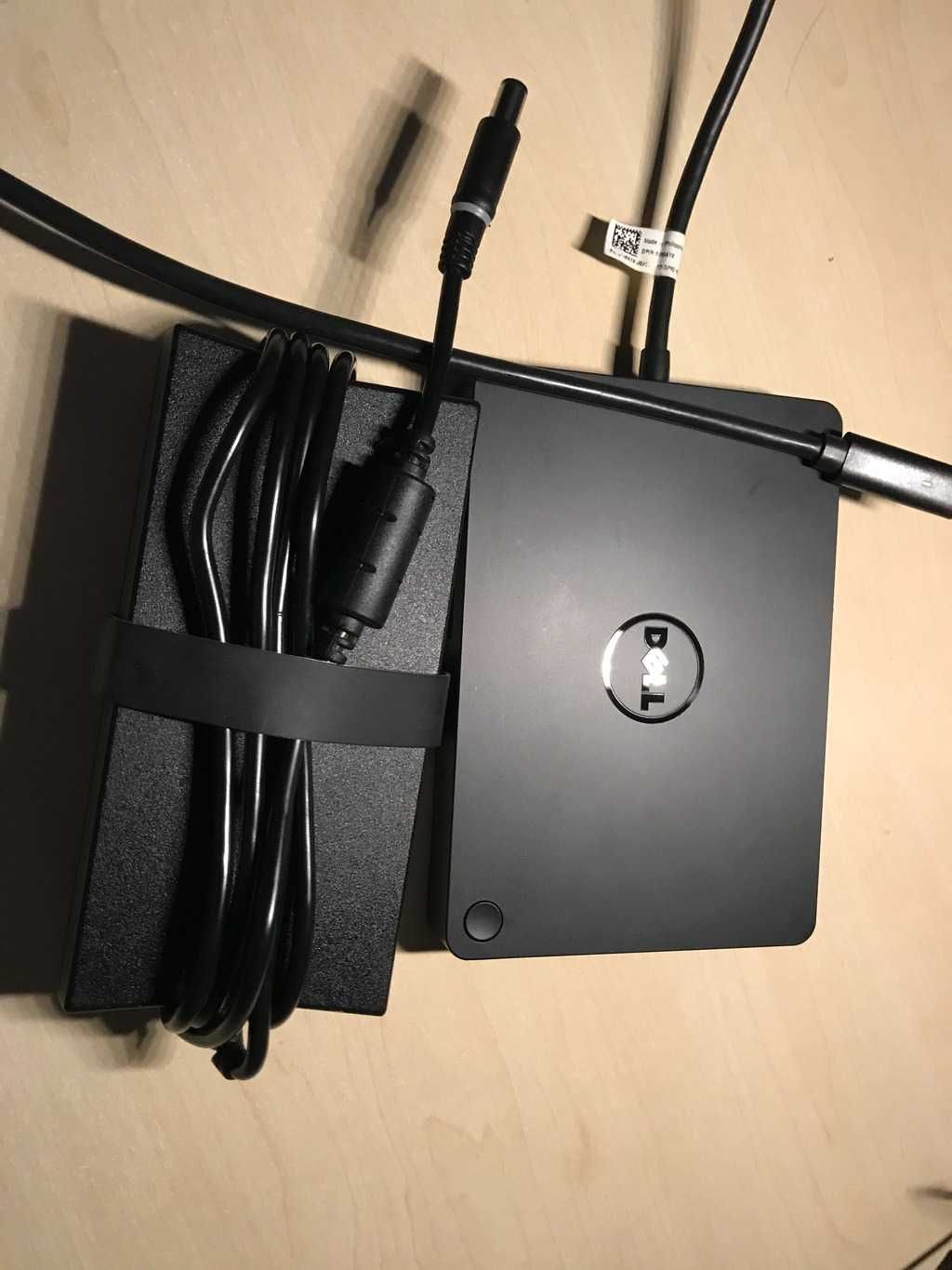 док-станцію Dell WD15 K17