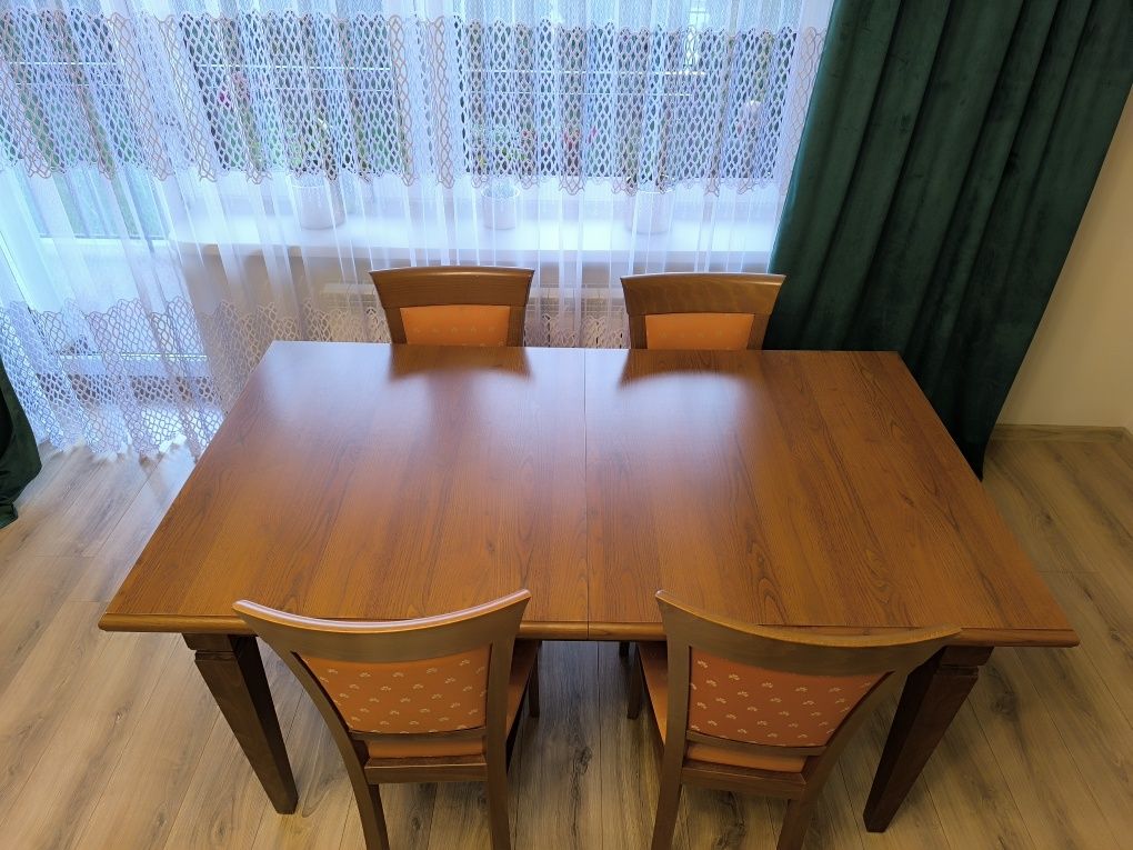 Stół rozkładany z krzesłami w bdb stanie