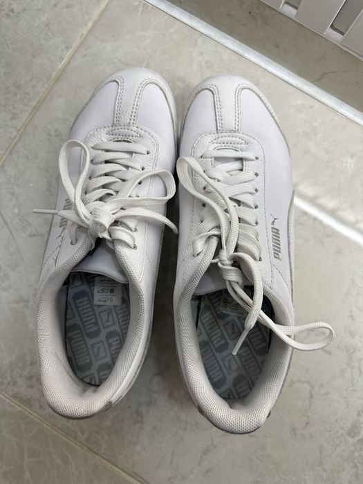 Білі жіночі кросівки Puma