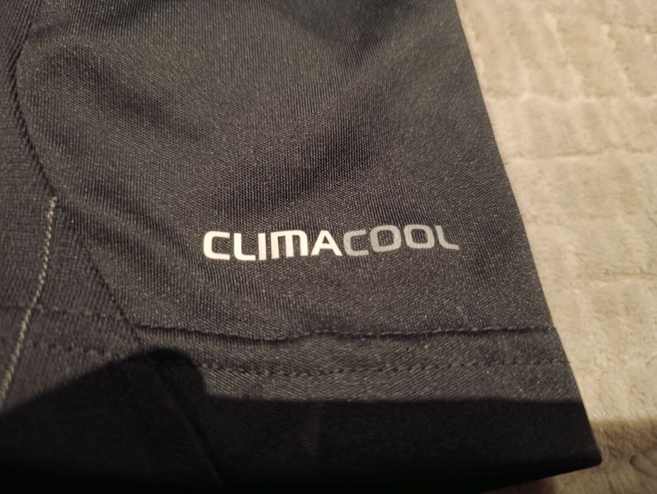 Używana wyjazdowa koszulka Liverpoolu sezon 11/12