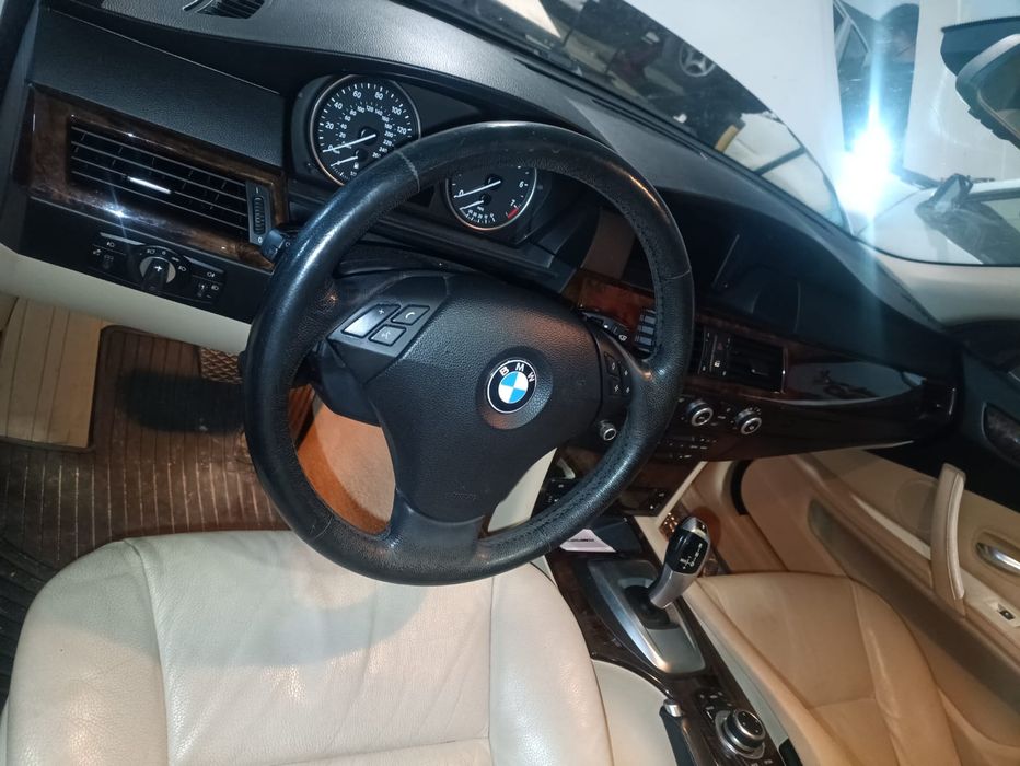 BMW 528i 3000cc x drive