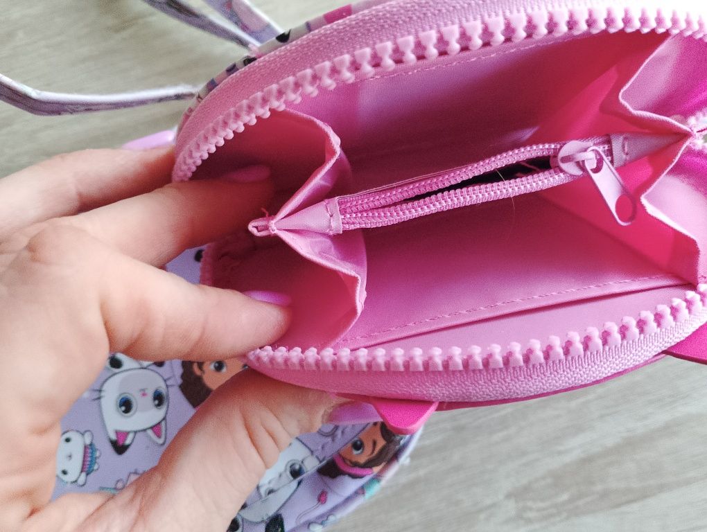 Zestaw dla miłośniczki Gabby's dollhouse torebka i portfelik
Dla prawd