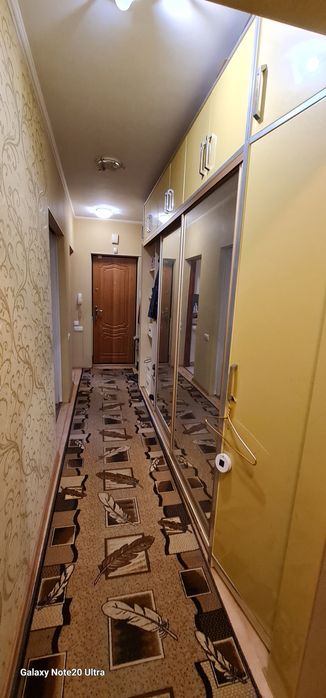 Здам трехкомнатную квартиру