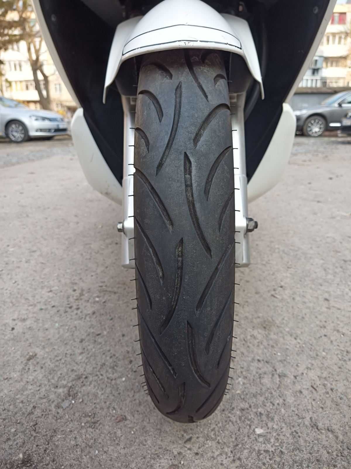Honda PCX 125 скутер