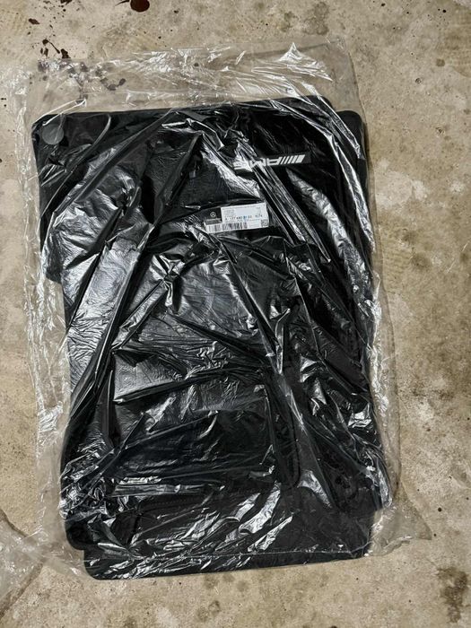 Dywaniki oryginalne nowe welurowe Mercedes w177 , cla118 , GLB