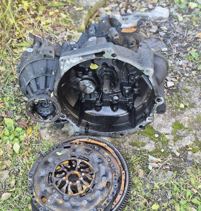 Skrzynia biegów JCR Uszkodzona