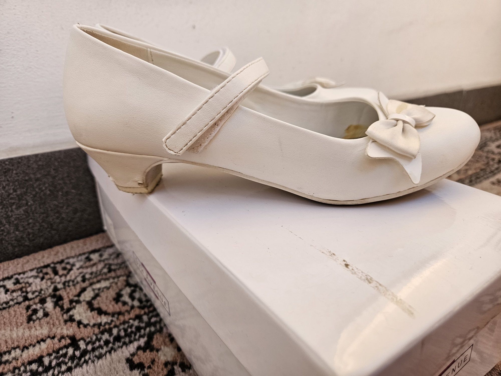 Buty, obuwie, pantofle komunijne roz. 34 firmy Graceland