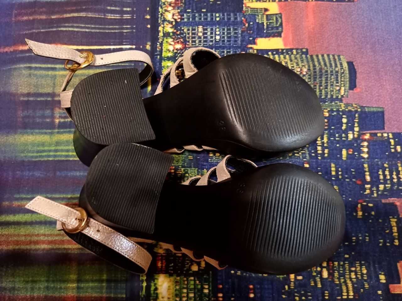 Летние пудровые босоножки на устойчивом удобном каблуке
