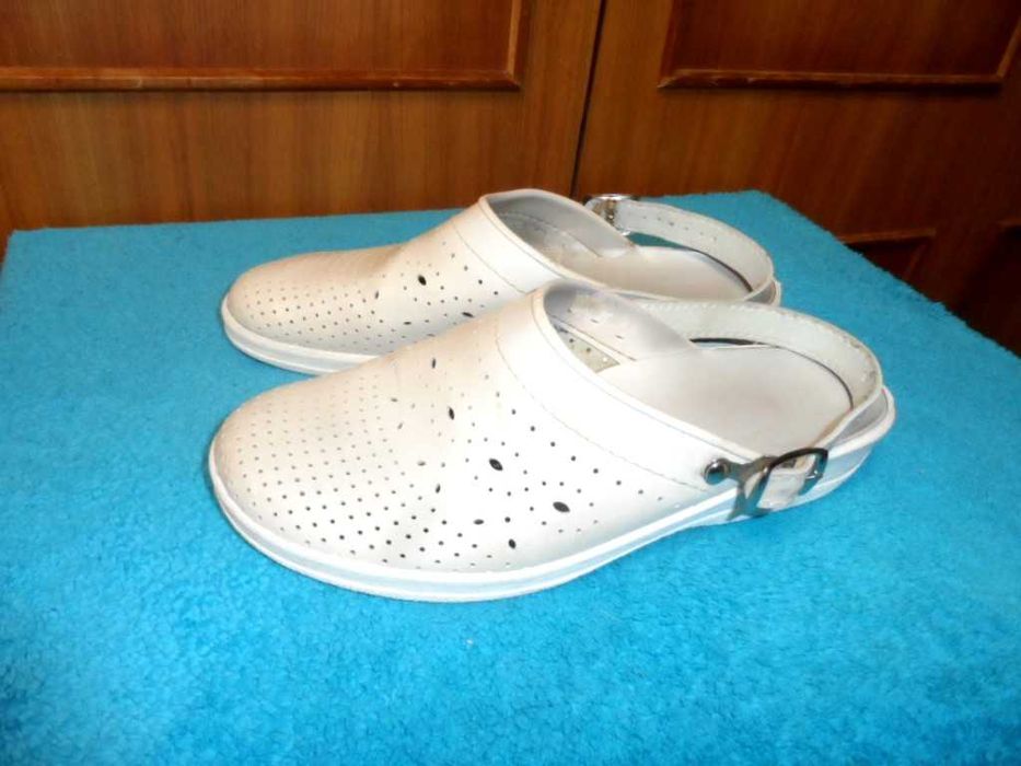 Кожаные клоги босоножки с закрытым носком мюли шлепки на низком ходу