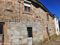 Prédio/Casa em ruína com 5 habitações para restaurar em Valbom, Gon...