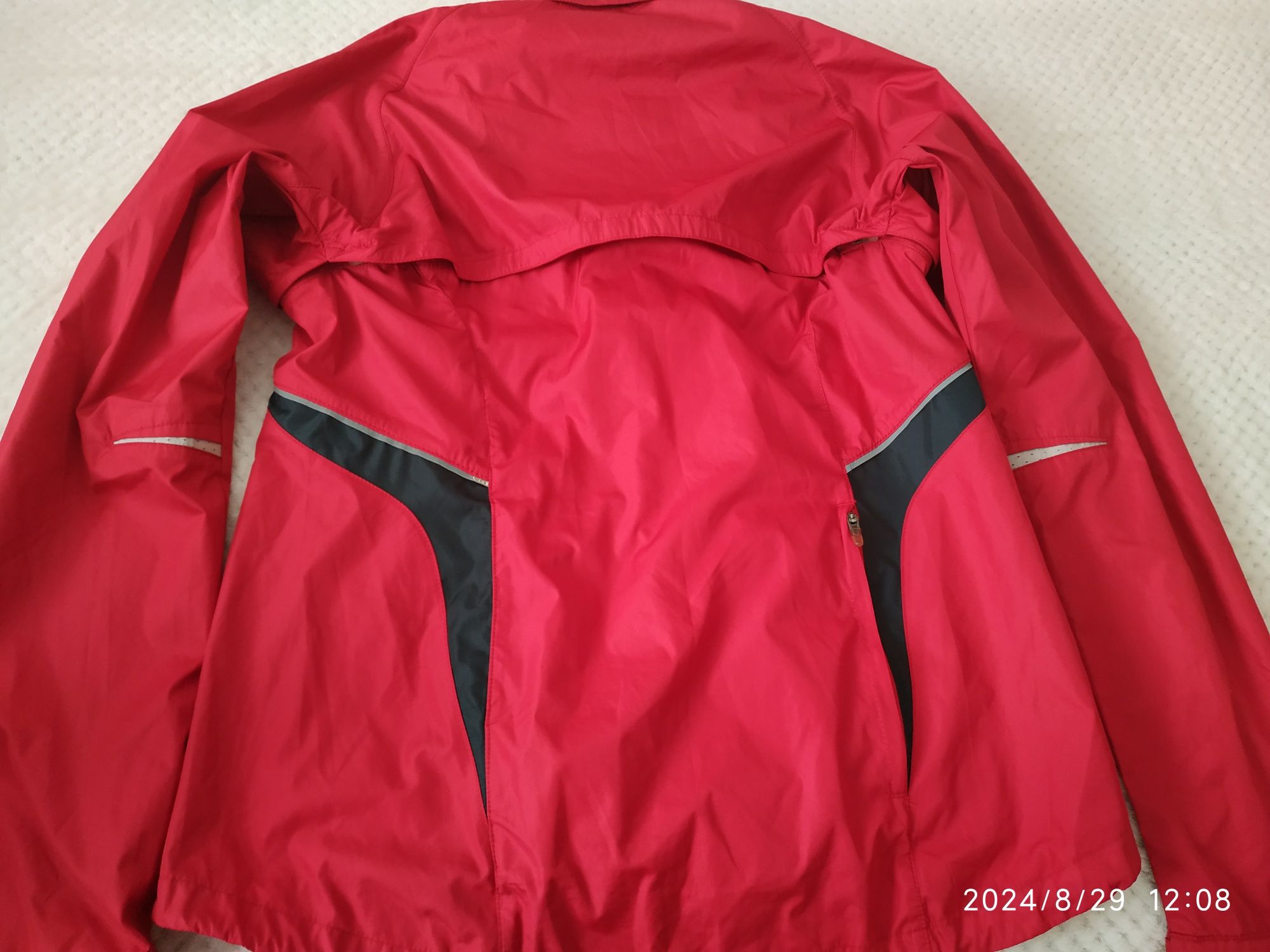 Kurtka damska wiatrówka czerwona r 40/42 , Nike, uzywana