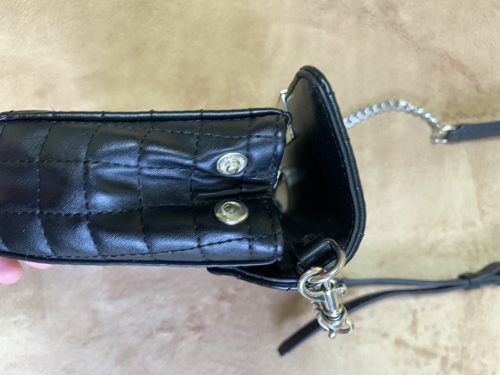 Продам жіночу сумку GUESS
