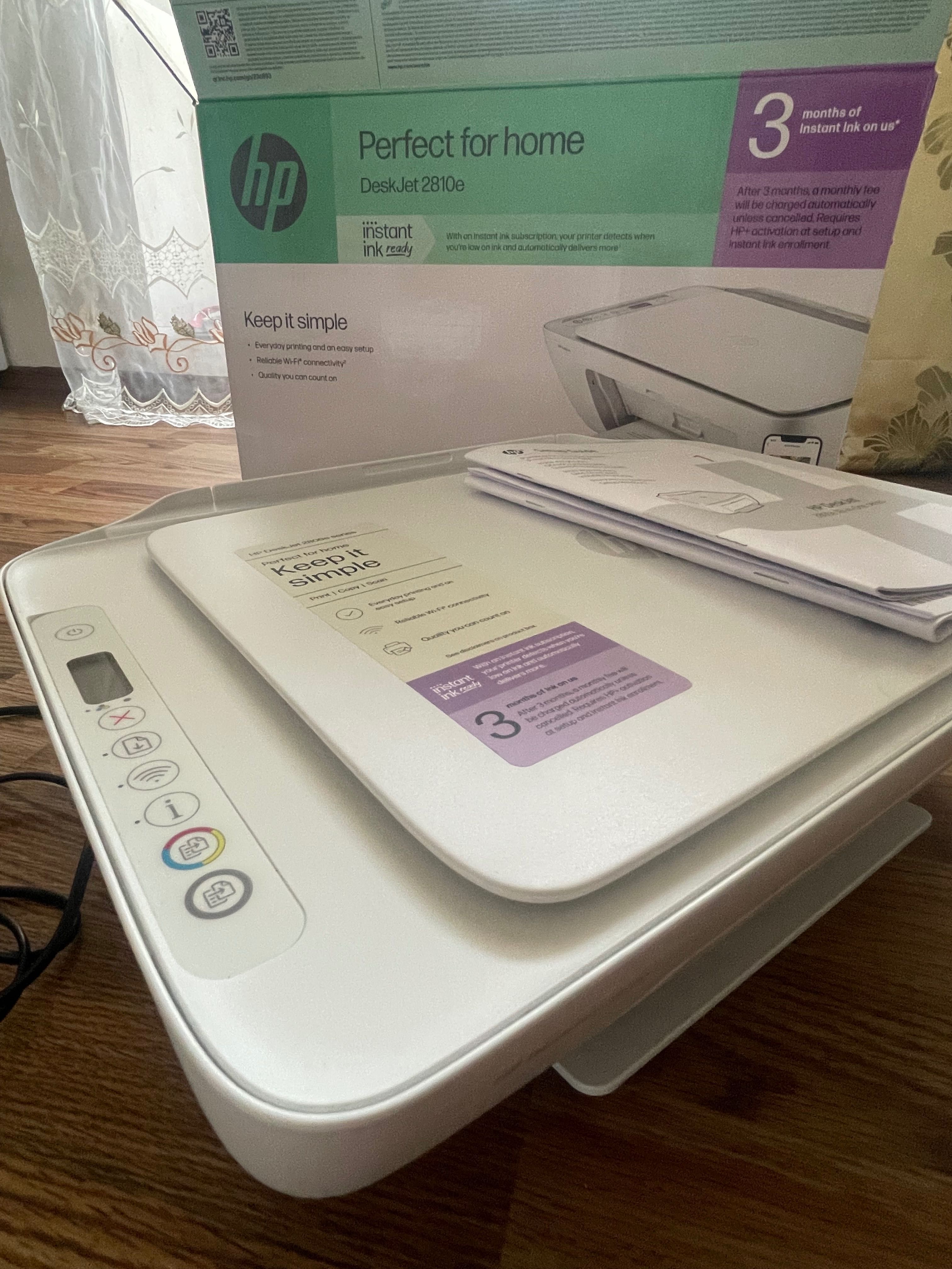 Багатофункціональний струменевий принтер HP DeskJet 2810e WiFi.
