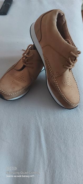 Чоловіче взуття.