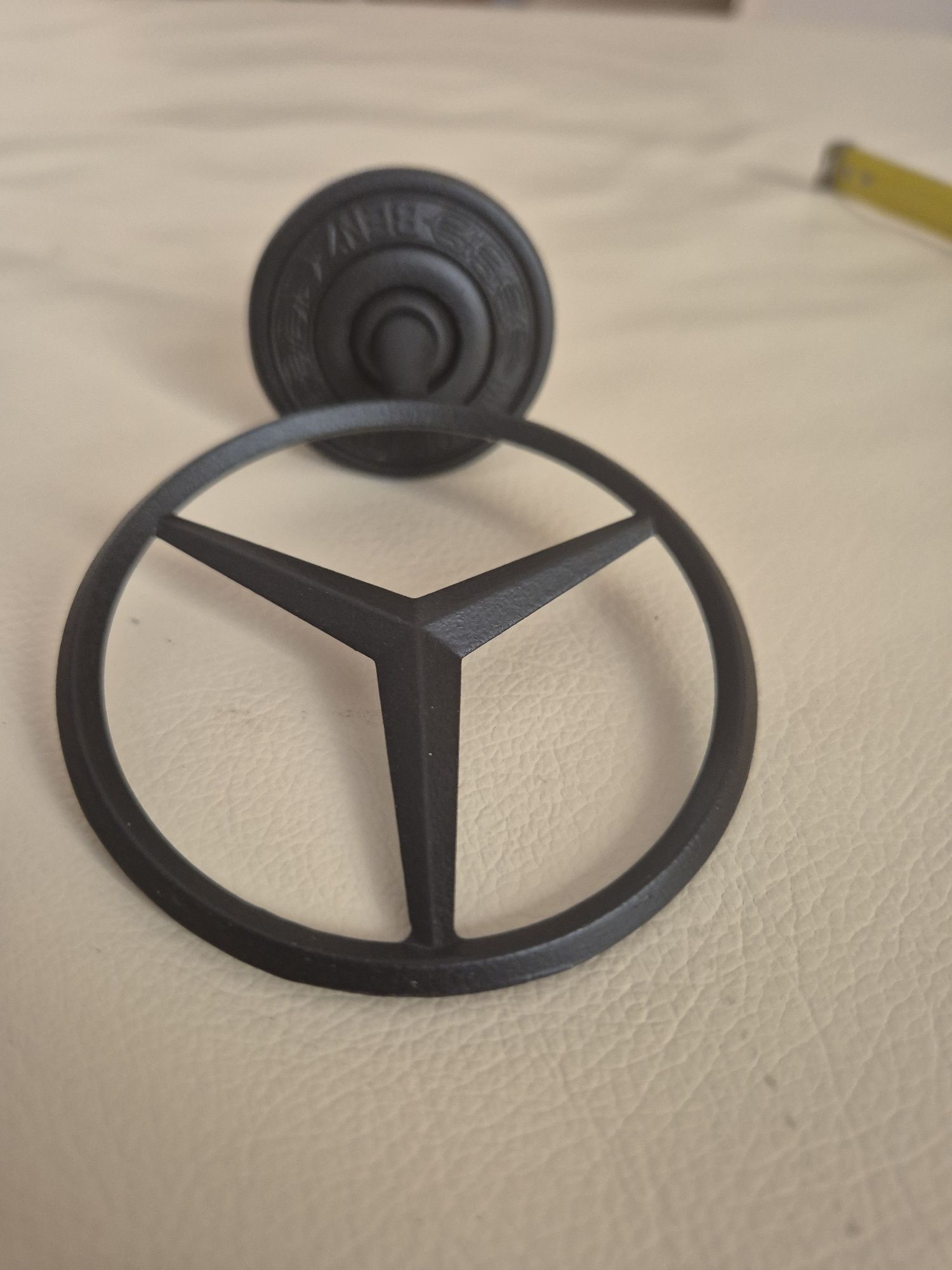 Emblemat logo celownik do Mercedesa modele E,C.S czarny mat