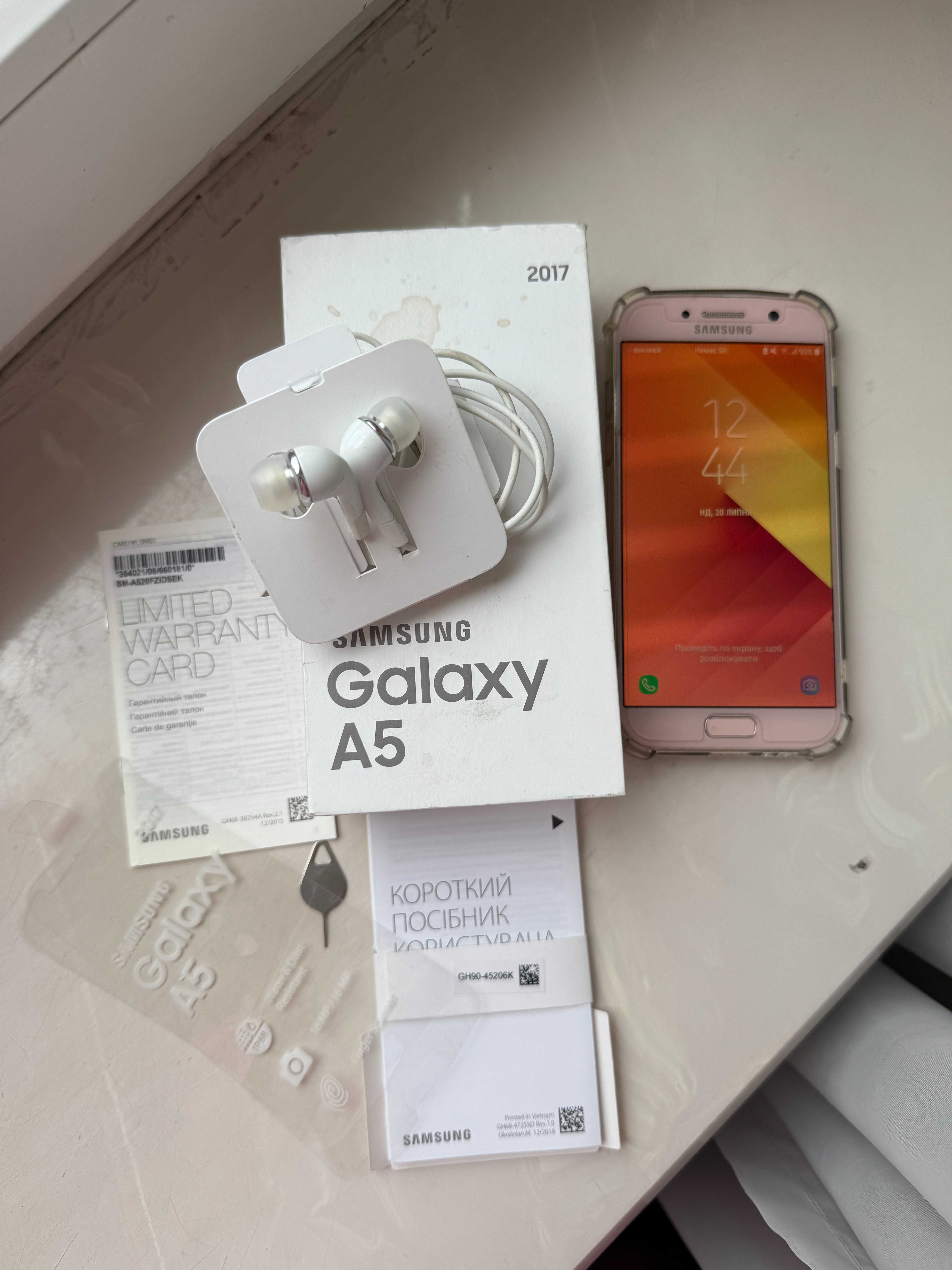 Телефон Samsung Galaxy A5 (2017) SM-A520F 32Gb Gold Рожевий розовый