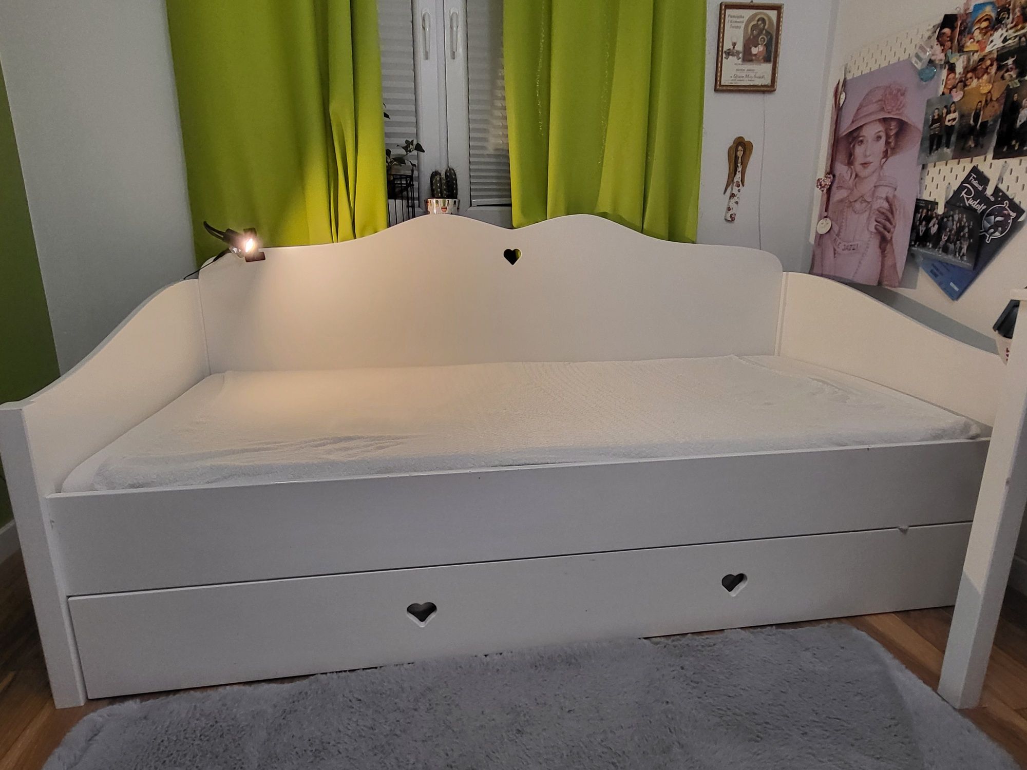Łóżko i biurko drewniane komplet