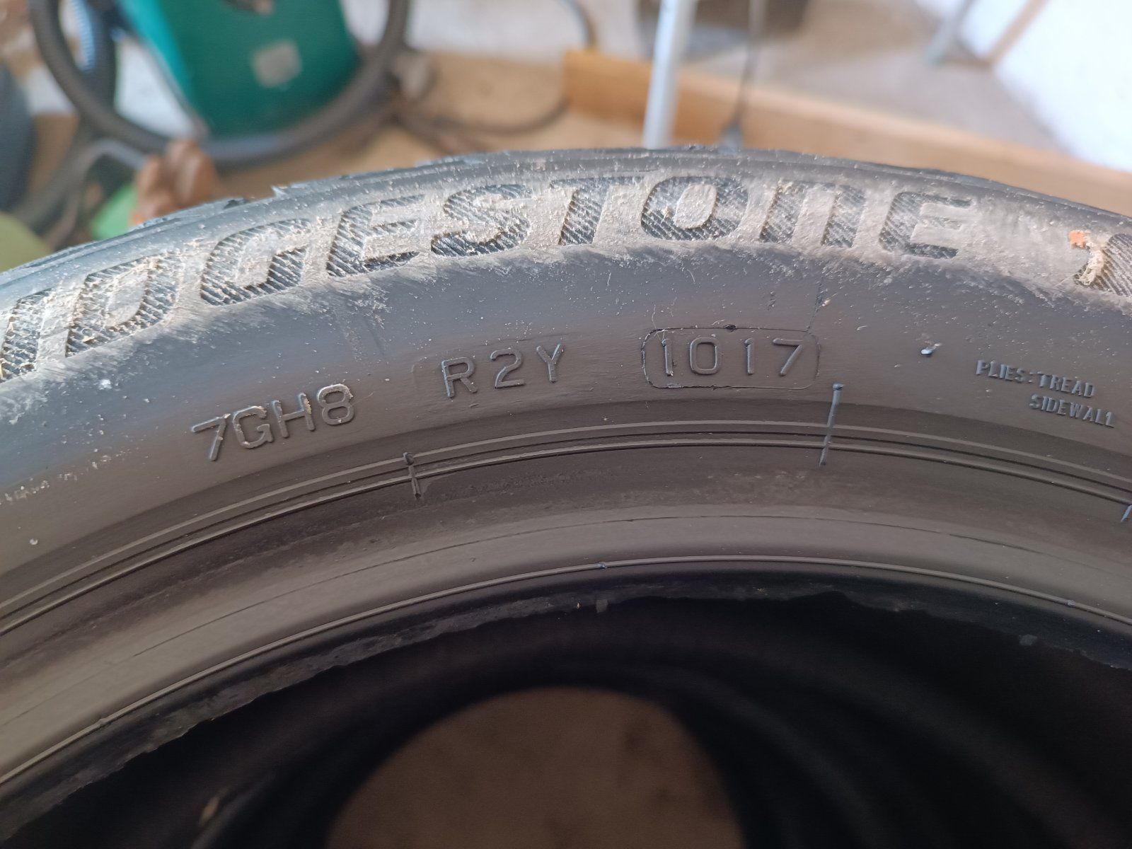 Шини Bridgestone 225/45/17