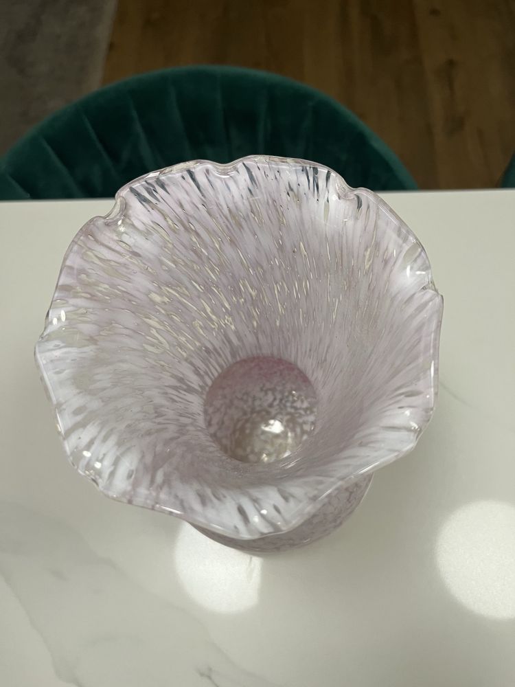 Rozowy wazon szklany