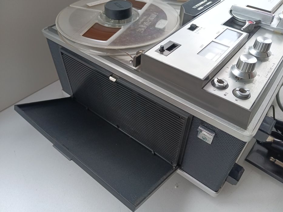 Gravador e leitor Aiwa - TP1012