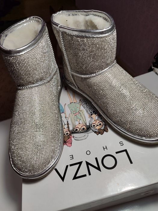 Угги  натуральный мех натуральная кожа розмер 38 полномерный .