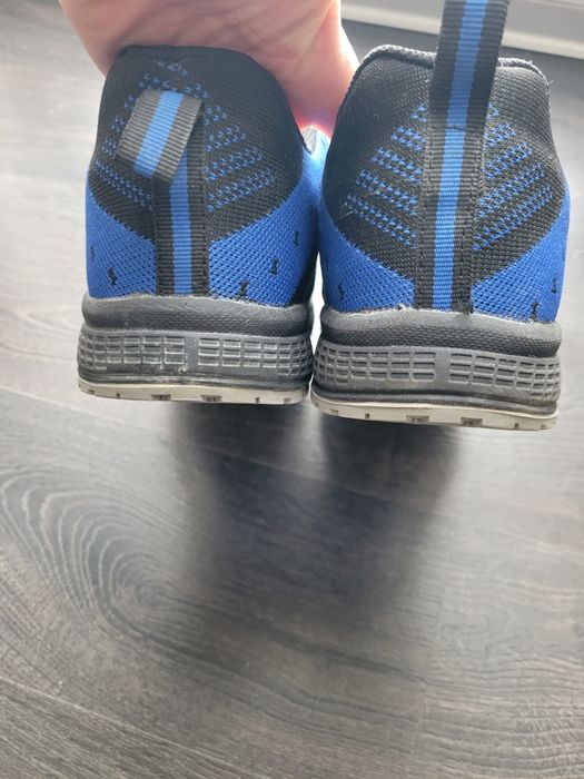 Продам кросівки робочі