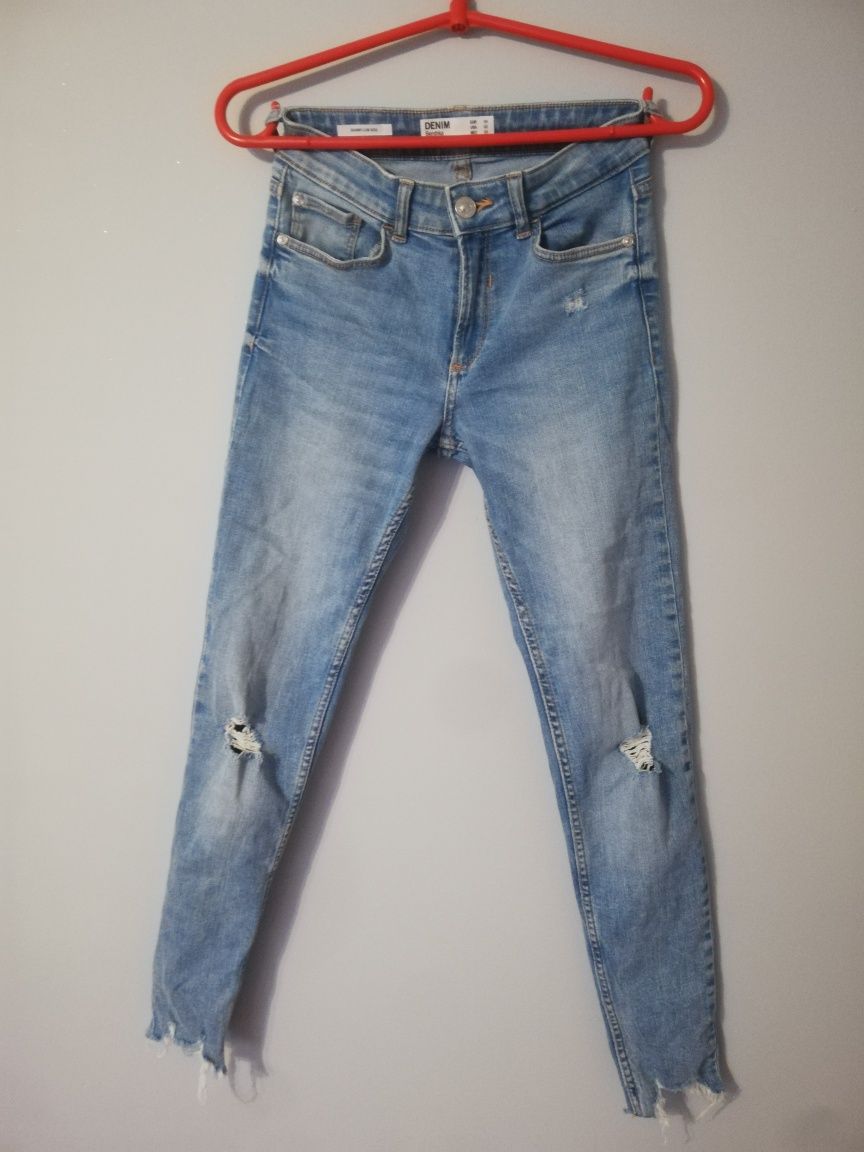 Bershka spodnie jeans XS skinny przetarcia