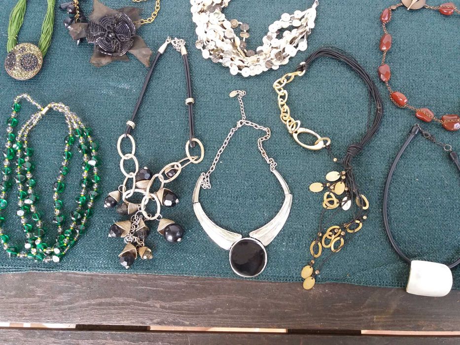 Relógios malas bonés mochilas tenis