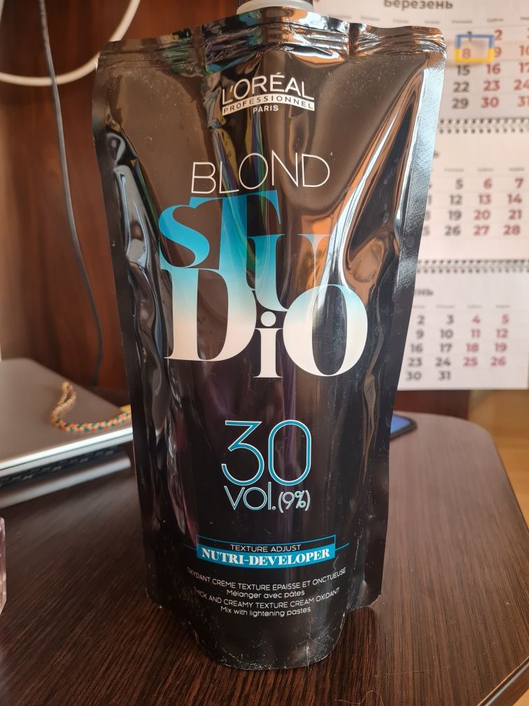 Проявник L'Oreal Professionnel Blond Studio Creamy 9%  1000 мл