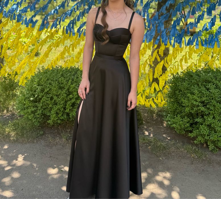 Випускна сукня чорна