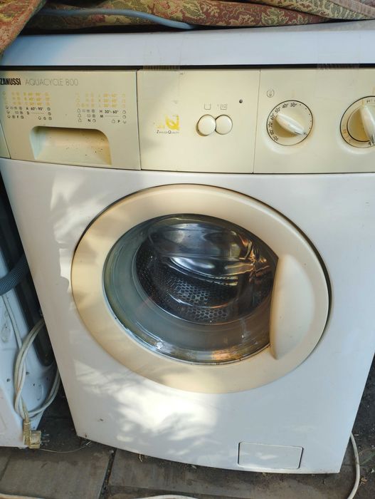 Стиральная машинка Zanussi 800 на 5кг.