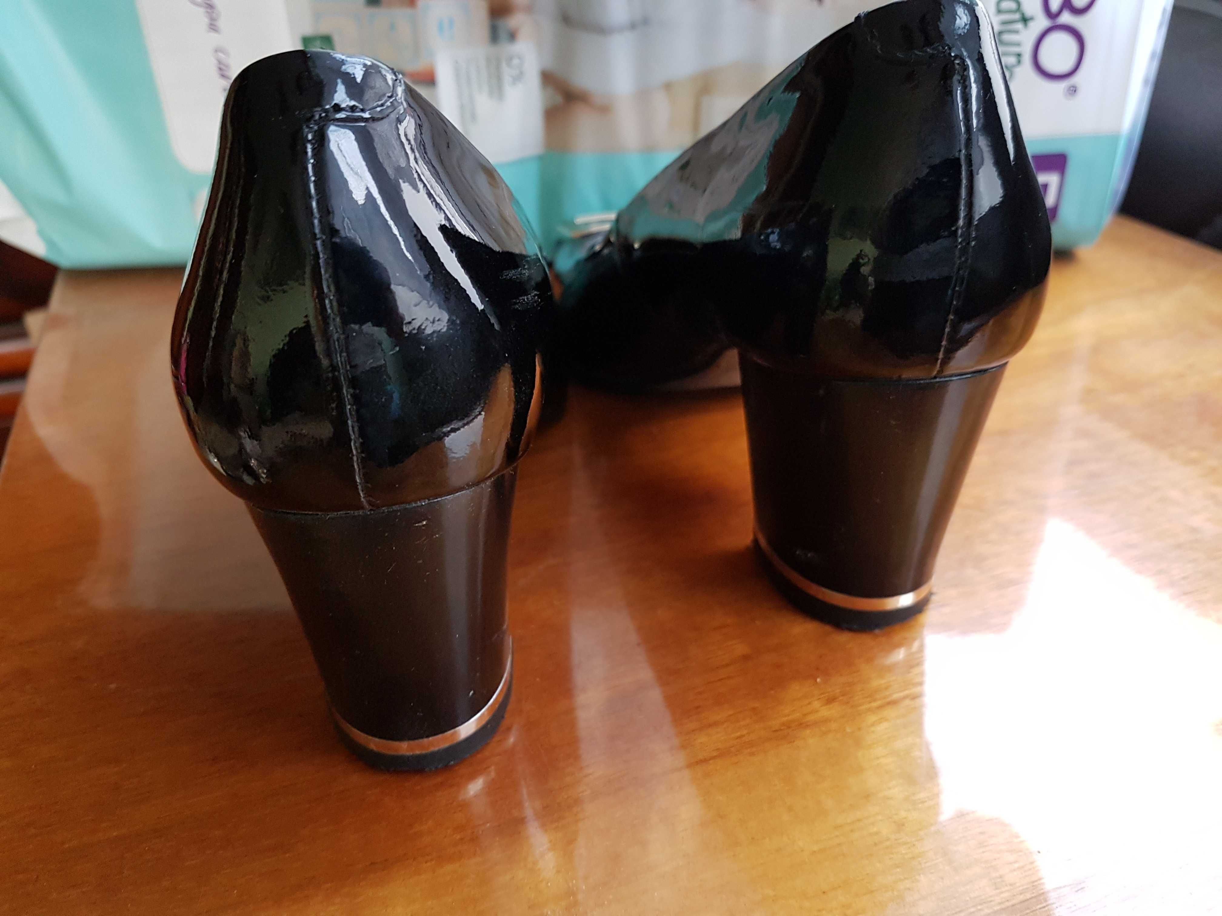 Buty czółenka czarne lakierowane rozmiar 37 kotyl collection