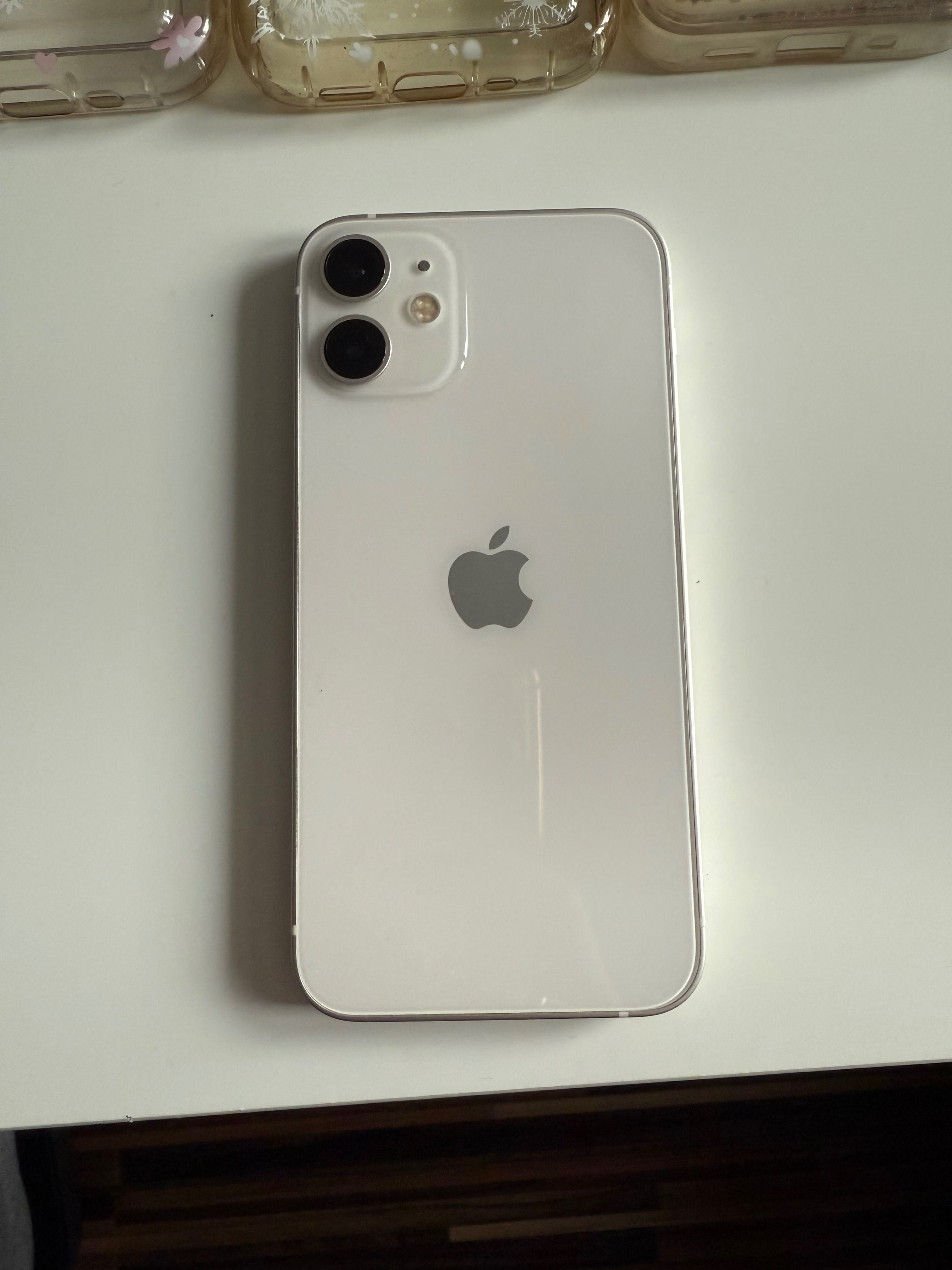iPhone 12 mini + 5 etui, ładowarka, igła i pudełko