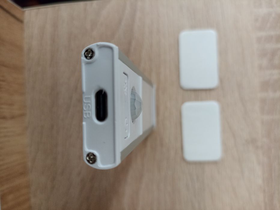 Акумуляторний світильник з датчиком руху